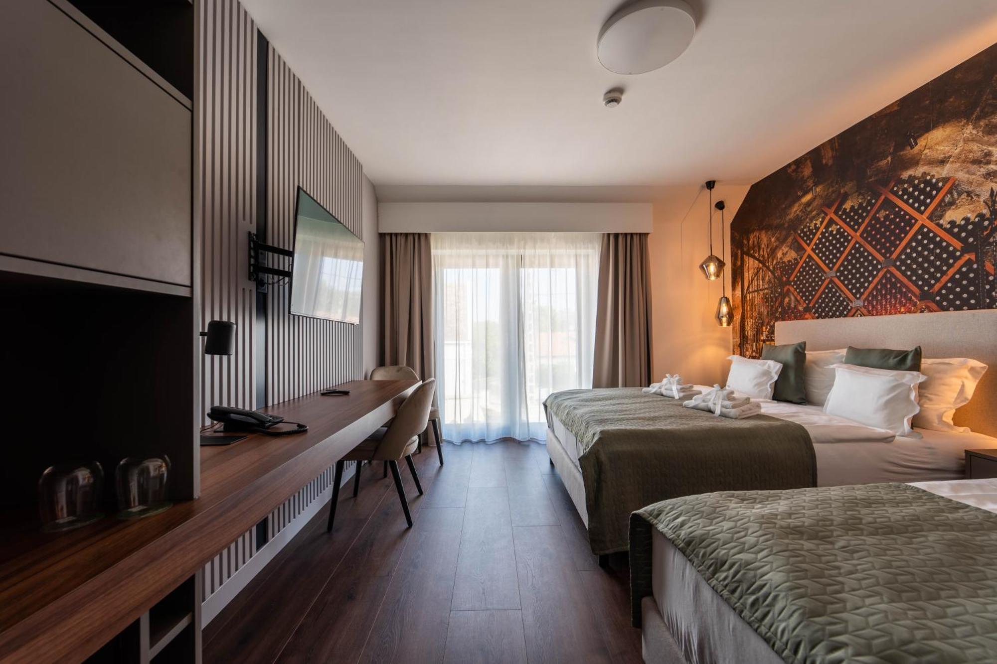 Hostinec Rokusfalvy Borhotel Es Fogado *