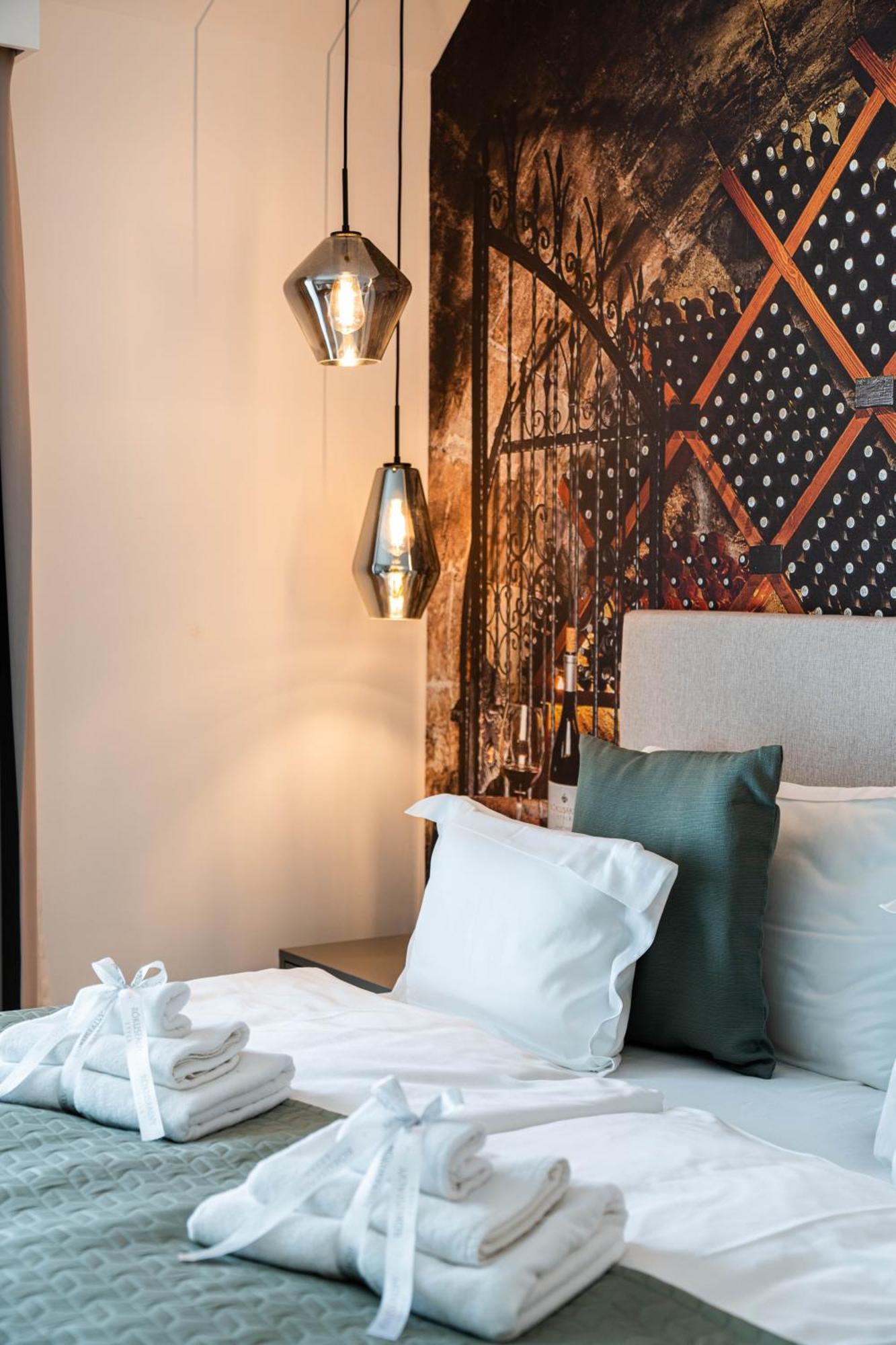 Rokusfalvy Borhotel Es Fogado Hostinec Etyek