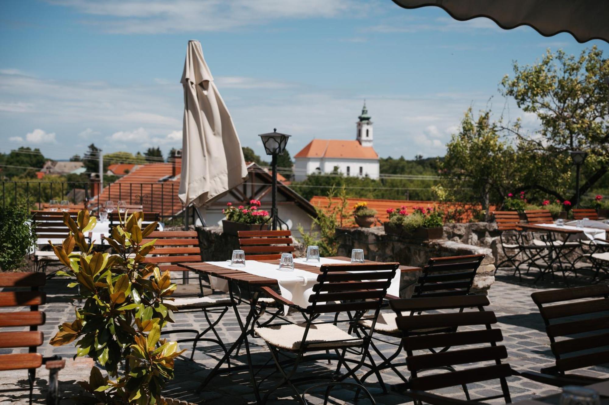 Hostinec Rokusfalvy Borhotel Es Fogado *