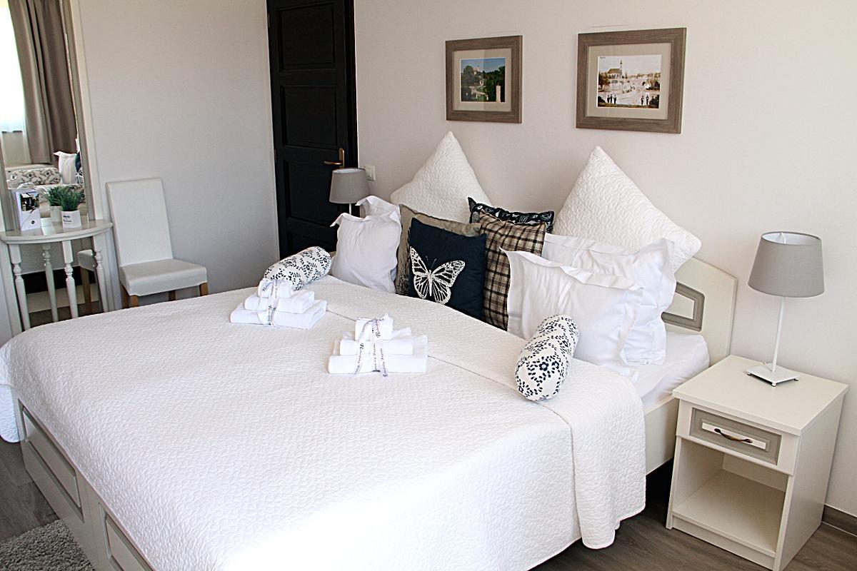 Rokusfalvy Borhotel Es Fogado Hostinec *